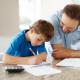 Cum să înveți un copil să facă temele singur